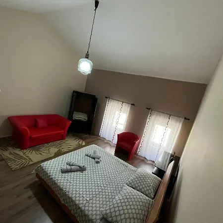 Old Town Apartman *