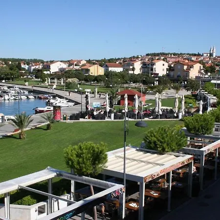 Old Town Apartman *